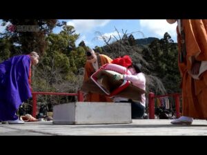 五大力尊仁王会「餅上げ力奉納」（2022年2月23日　京都市伏見区・醍醐寺）